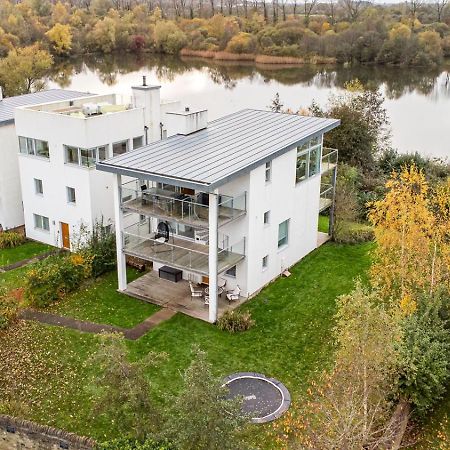 Lakeside Property With Access Into Spa On A Nature Reserve Bauhinia House Hm73 Somerford Keynes Eksteriør bilde